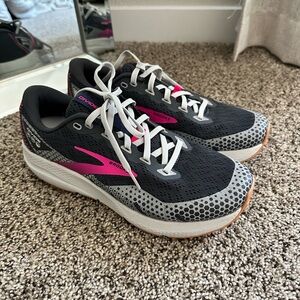 Brooks Women's Running Shoes - Gray and Pink
